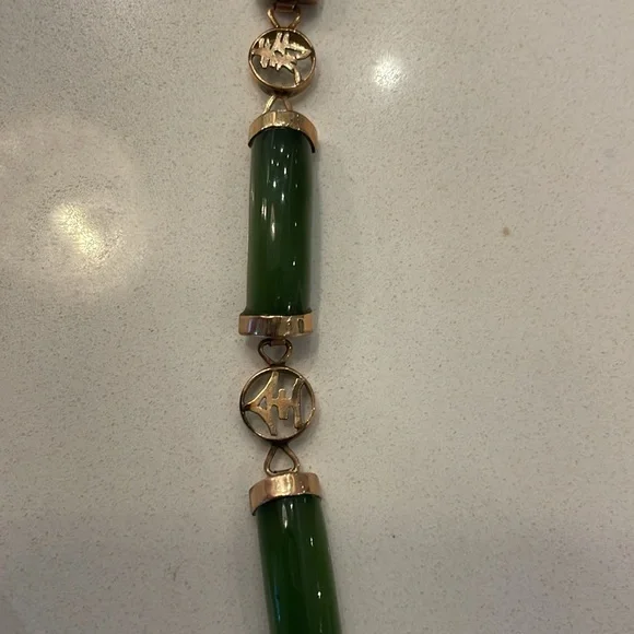 Genuine antique jade bracelet. From Vietnam and over 50 years old. 14ksolid gold - Picture 2 of 6